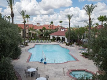 Relaxing Swimming Pool Relaxing Swimming Pool at Dominion Courtyard Villas, Fresno - Photo Gallery 5