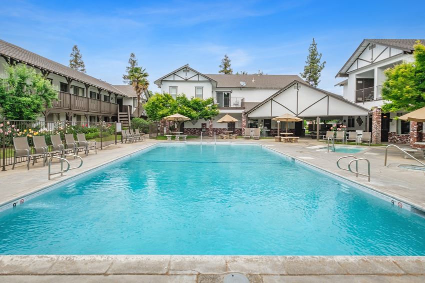 Swimming Pool Swimming Pool at Scottsmen Apartments, California, 93612