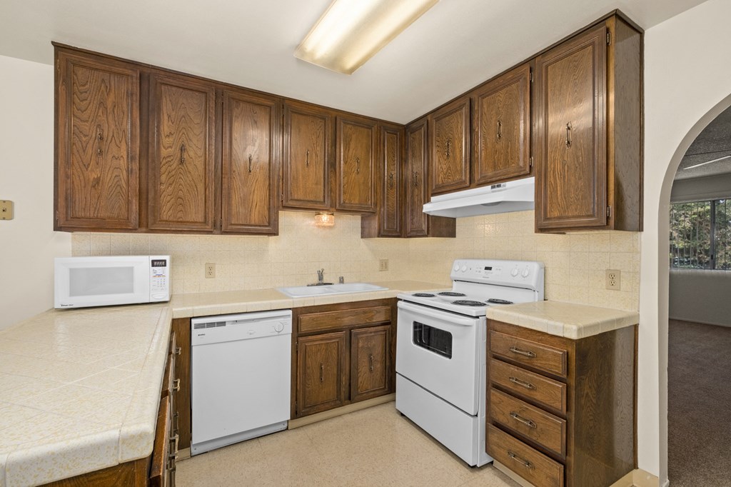 Cheltingham Kitchen at Scottsmen Apartments, Clovis, CA