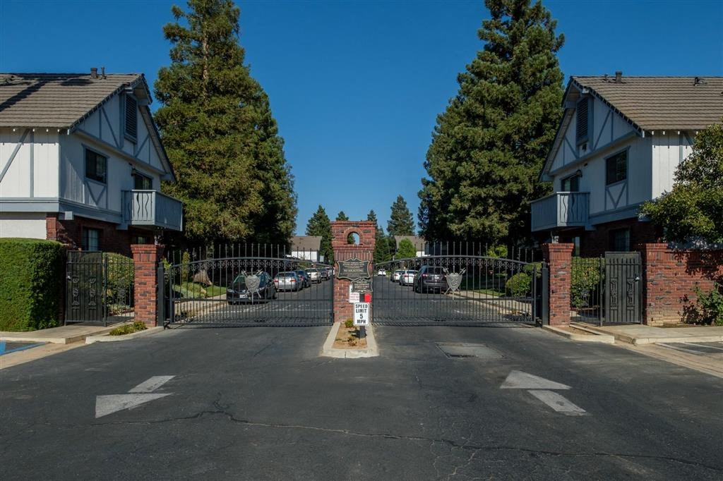 Gated Community at Oxford Park Apartments, Fresno