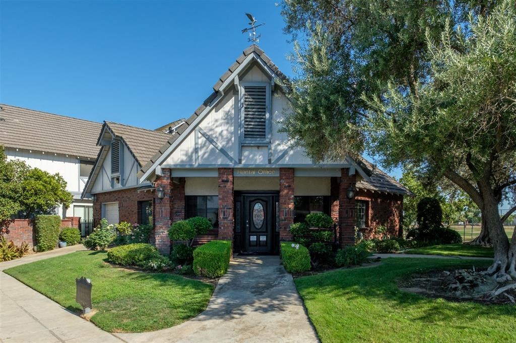 Leasing Center External View at Oxford Park Apartments, California