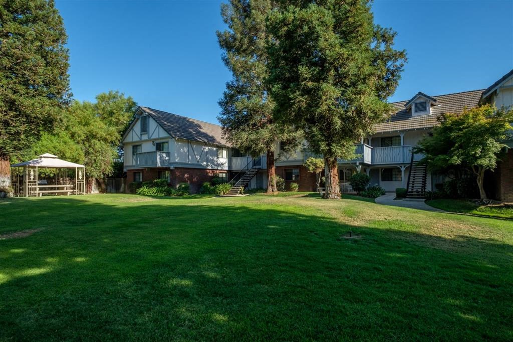 Lush Green Outdoor Spaces at Oxford Park Apartments, Fresno, 93720