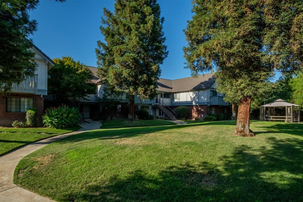 Lush Landscaping at Oxford Park Apartments, Fresno, CA