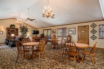 Clubhouse Resident Lounge Clubhouse Resident Lounge at Oxford Park Apartments, Fresno, 93720 - Photo Gallery 4