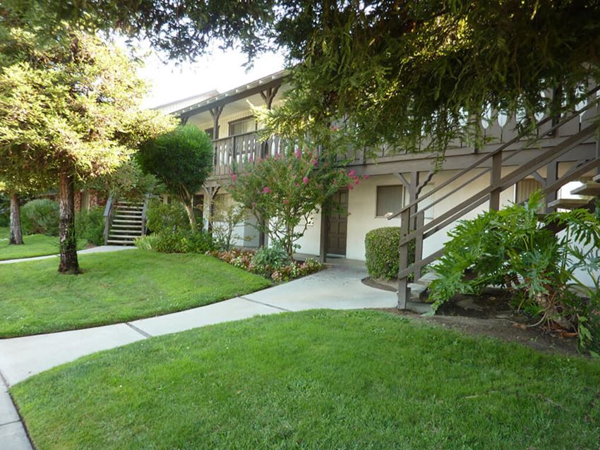 Courtyard With Green Space Courtyard With Green Space at Scottsmen Apartments, Clovis, 93612