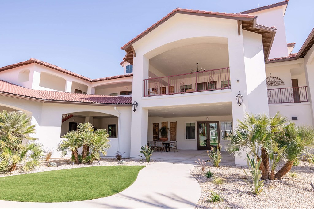Courtyard View at The Villas at Ellis Manor, Fresno, CA 93720