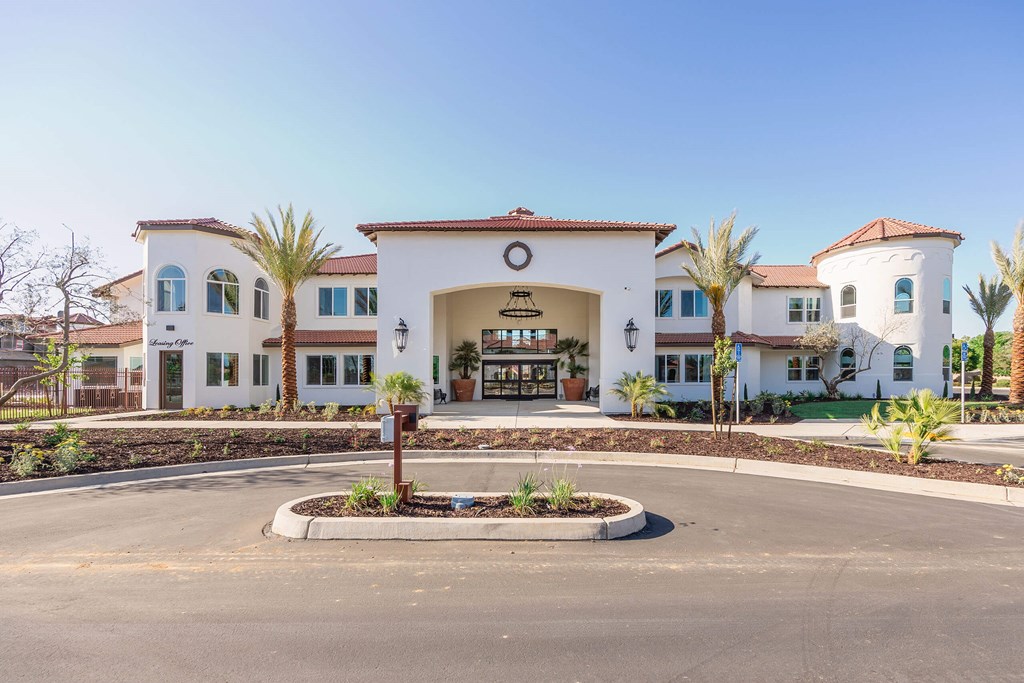 Front View at The Villas at Ellis Manor, Fresno, CA