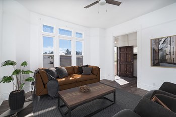 1012-1016 N. Oregon Street 1 Bed Apartment for Rent - Photo Gallery 3