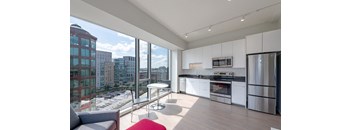 Canal - 2 Bedroom 2 Bath (Single Room)