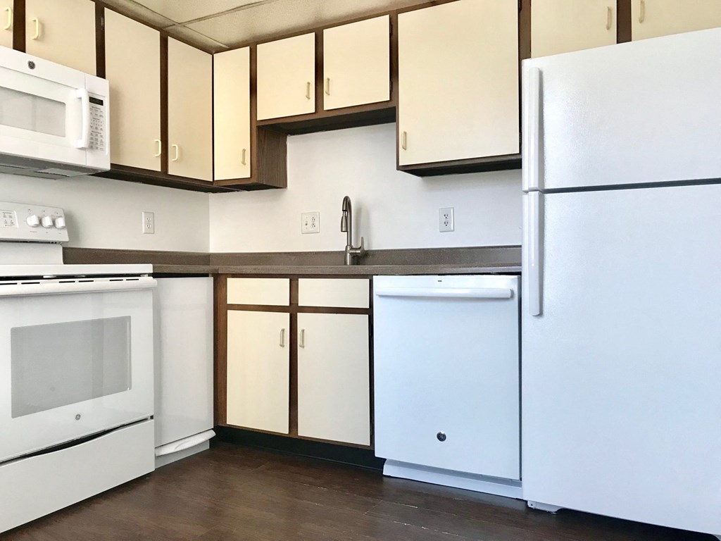Lockefield Gardens Fully Equipped Kitchen in Historic Apartment