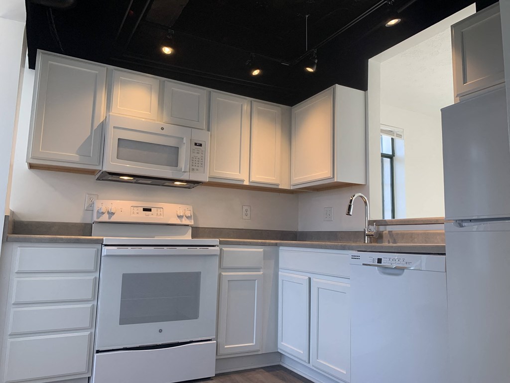 Lockefield Gardens Fully Renovated Historic Apartment