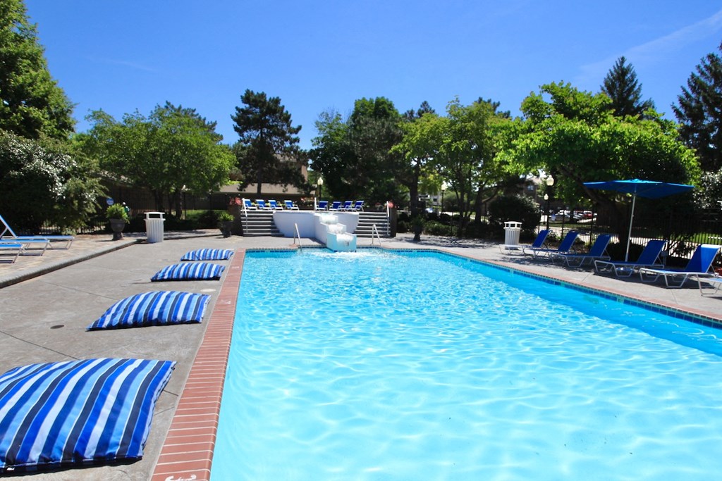 Lockefield Gardens Resort Style Pool