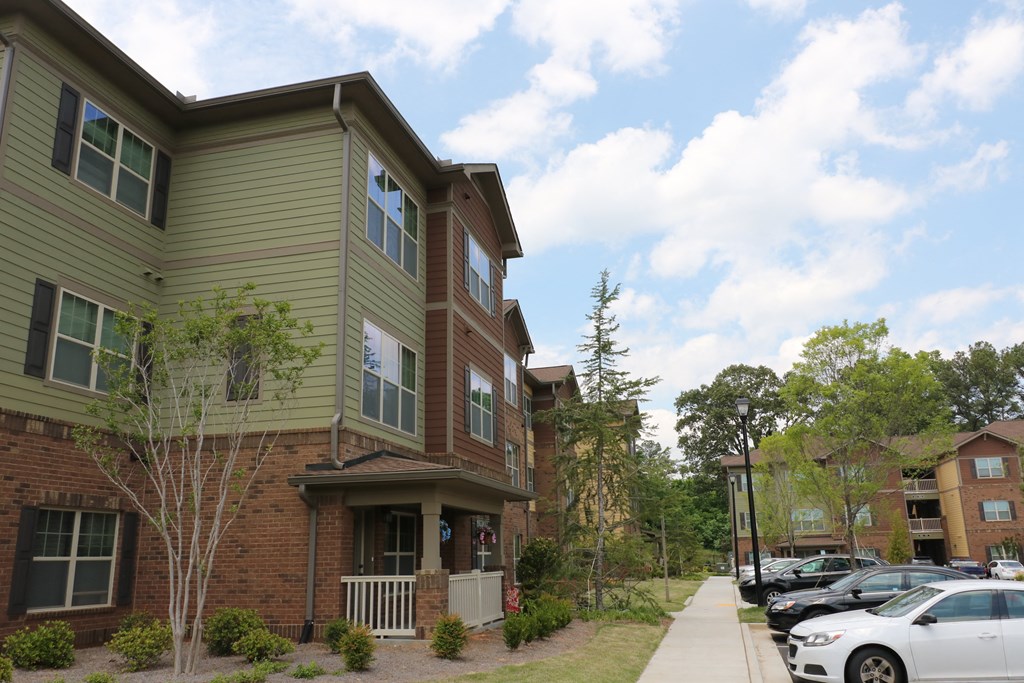 decatur affordable family apartment a row of apartment buildings with cars parked in a parking lot