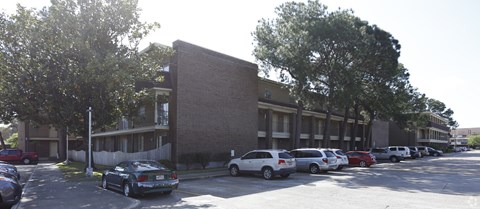 Parking Lot at Cleary Pointe Apartments, Metairie, Louisiana