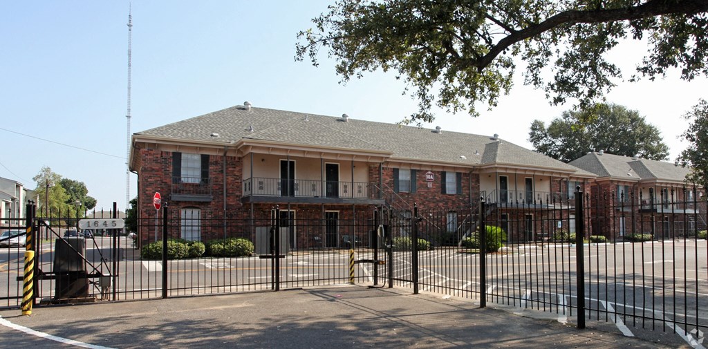 Oak Alley Apartments - Cypress Communities