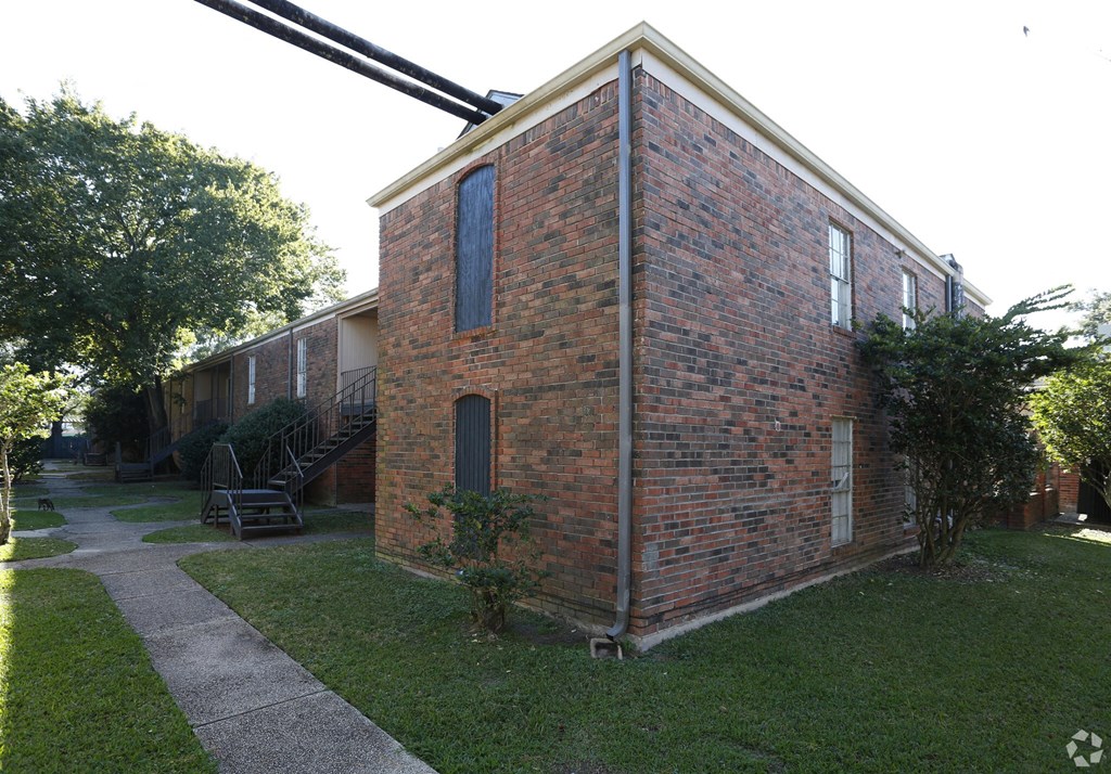 Oak Alley Apartments - Cypress Communities