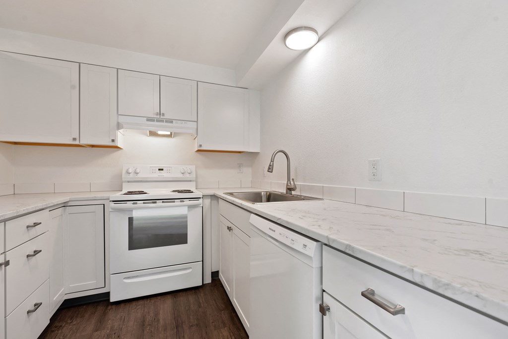 the preserve at ballantyne commons apartment kitchen