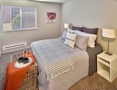 the preserve at ballantyne commons apartments bedroom with bed