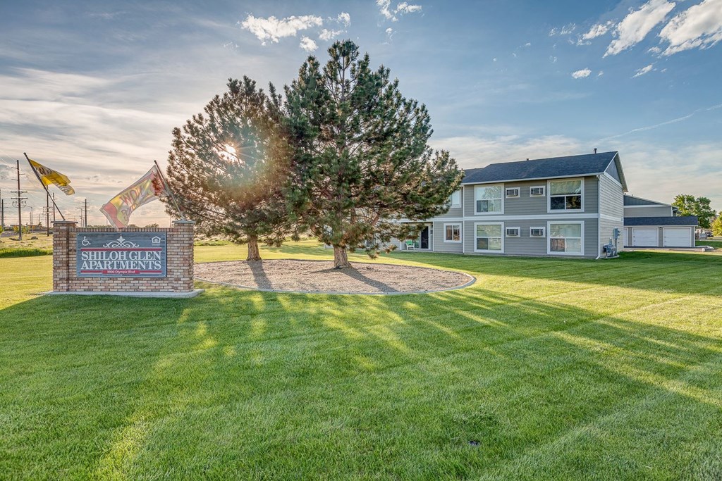 the yard of a house with a tree and a sign at Shiloh Glen, Billings, 59102