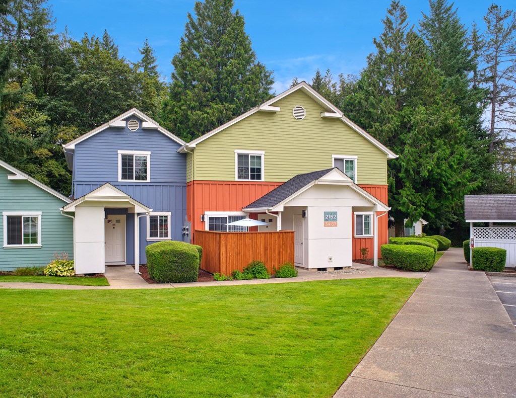 a row of houses with a yard and a sidewalk at Woodcreek, Poulsbo