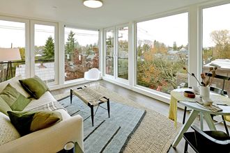 526 19Th Avenue E 1-2 Beds Apartment for Rent - Photo Gallery 1