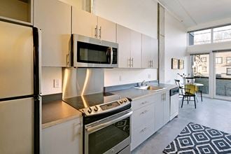 526 19Th Avenue E 1-2 Beds Apartment for Rent - Photo Gallery 2