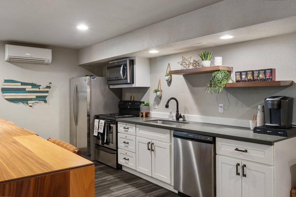 kitchen at Cedarwood, Wenatchee, 98801