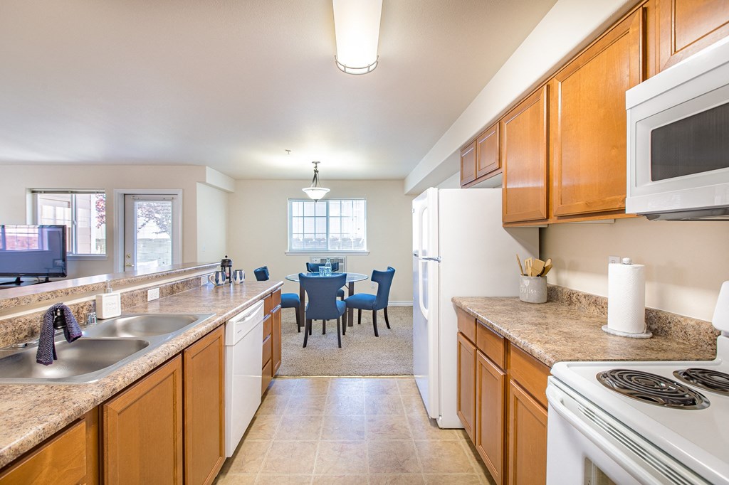a kitchen and dining room with a table and a microwave  at Quail Springs, West Richland