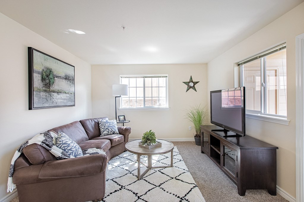 a living room with a couch and a tv  at Quail Springs, Washington, 99353