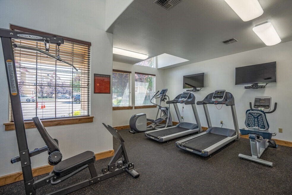 apartment with gym equipment at Quail Springs, apartments in west richland