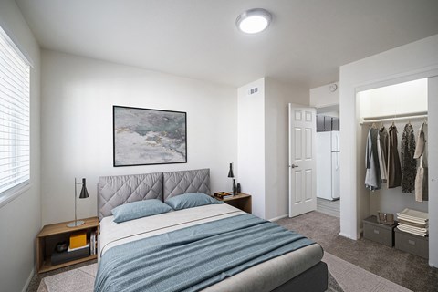 a bedroom with a bed and a closet a bedroom with a bed and a closet at Summit, Pocatello, ID 83201