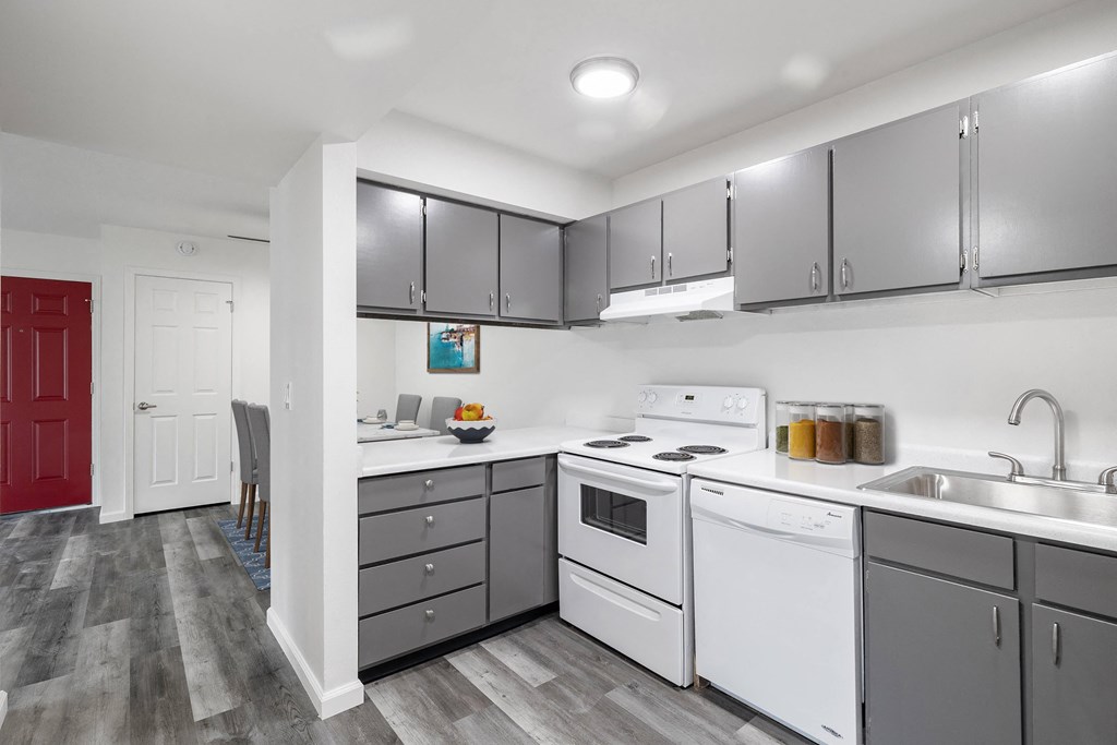 the preserve at ballantyne commons apartment kitchen and dining area