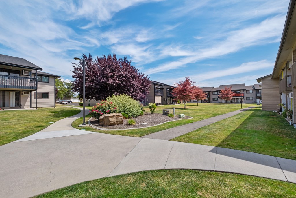 the enclave at homecoming terra vista walkway  at Brix, Washington