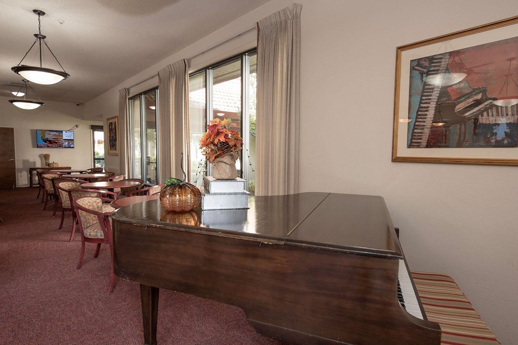 Roseville Commons Senior Living is a similar property to The Preserve At Creekside located in Roseville