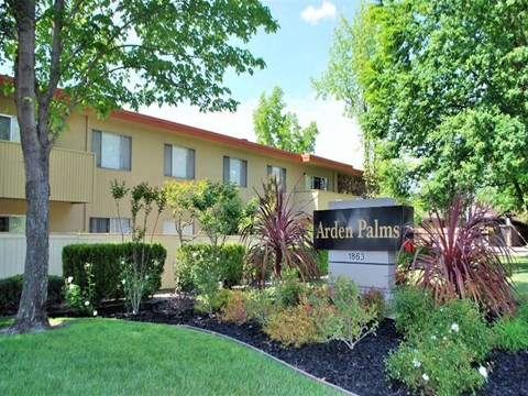 Arden Palms Apartments building and monument sign