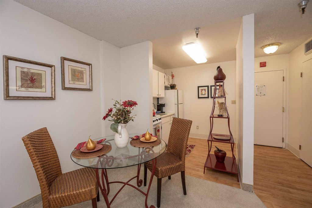 Guest Suite Dining & Kitchen Area Guest Suite Dining & Kitchen Area at Campus Commons Senior Living, California