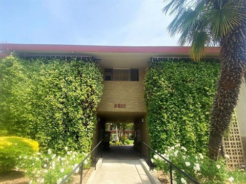 Front entrance to Corabel Lane Apartments