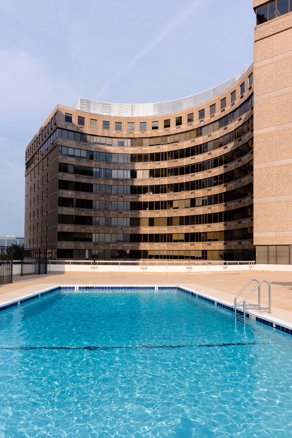 large swimming pool at Hampton Plaza Apartments, Towson, MD, 21286