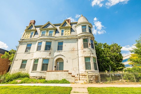 627 S 11Th St Studio-3 Beds Apartment for Rent