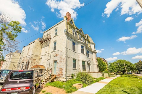 627 S 11Th St Studio-3 Beds Apartment for Rent
