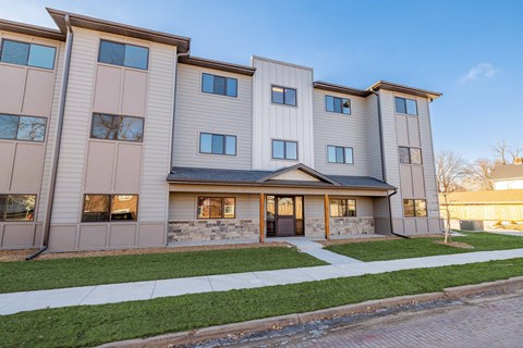 2480 Vine St 2 Beds Apartment for Rent