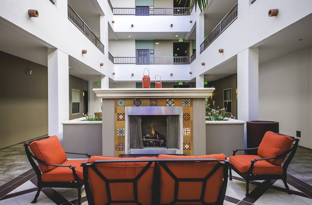 Park Encino is a similar property to Legado Encino located in Encino
