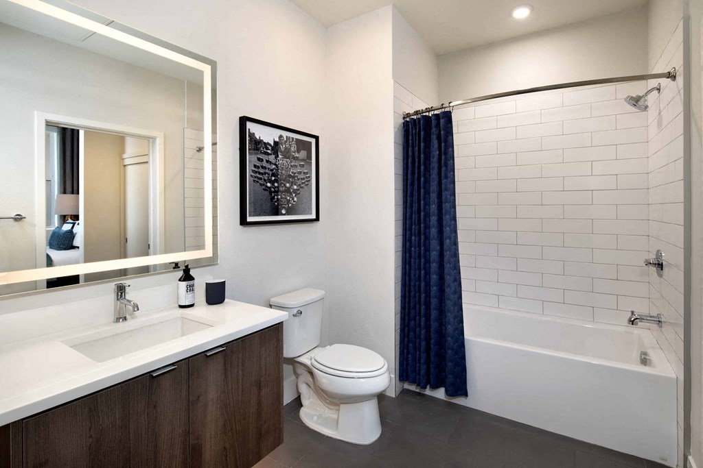 Spacious Modern Bathroom