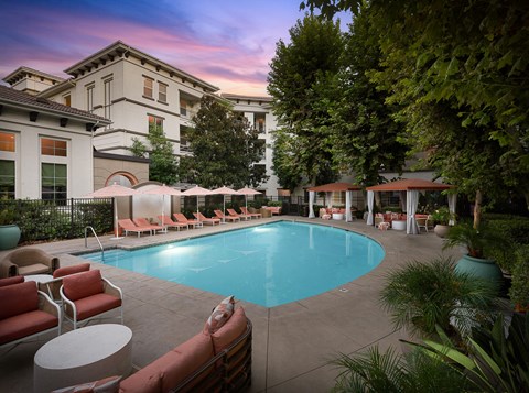 a swimming pool in the middle of a hotel courtyard