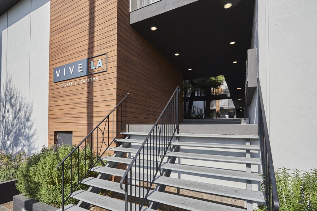 Steps up to entrance