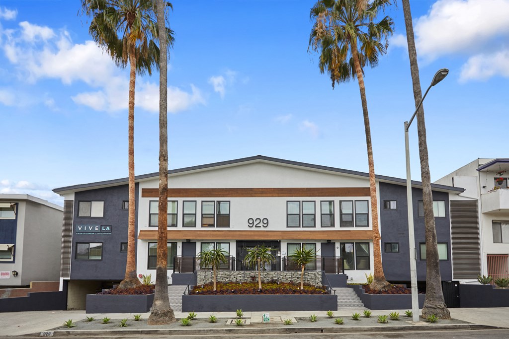 Front exterior of Chloe on Curson