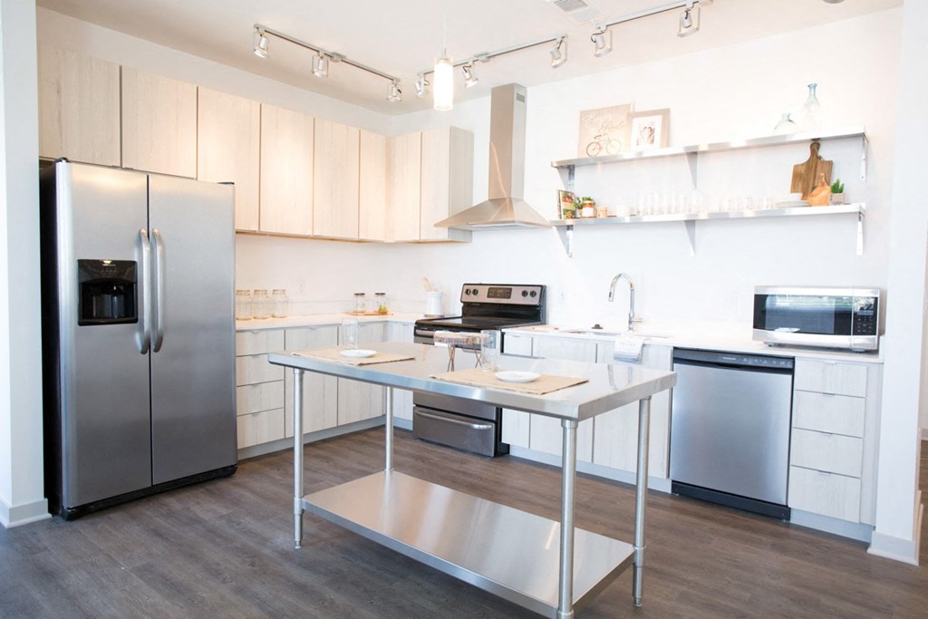 kitchen in apartment at 747 Apartments, Indianapolis, IN, 46202