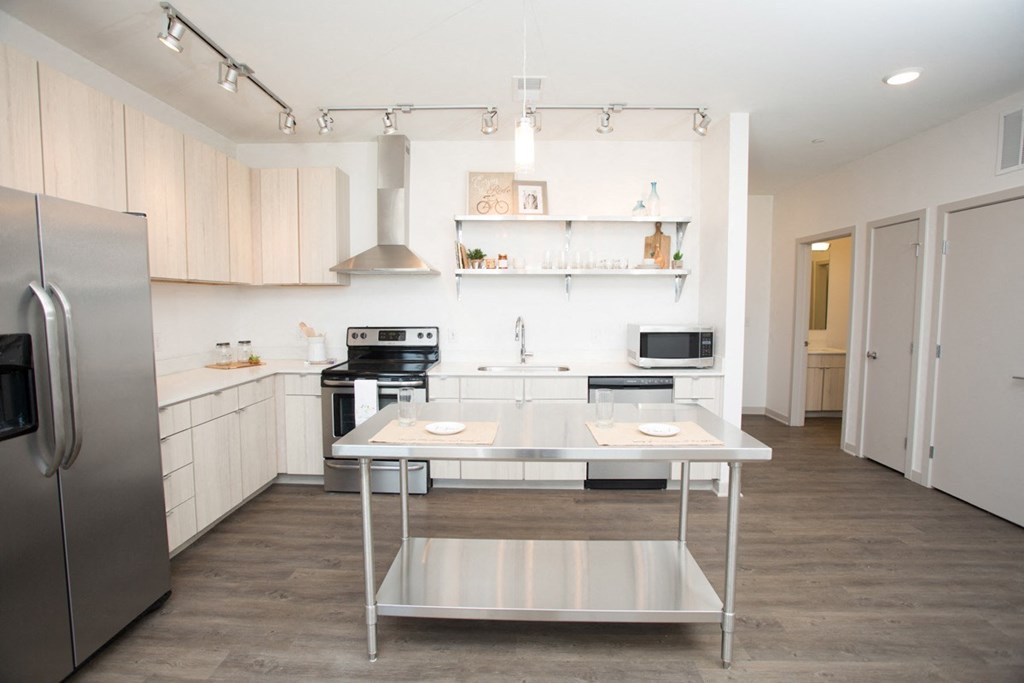 kitchen in apartment at 747 Apartments, Indianapolis, 46202