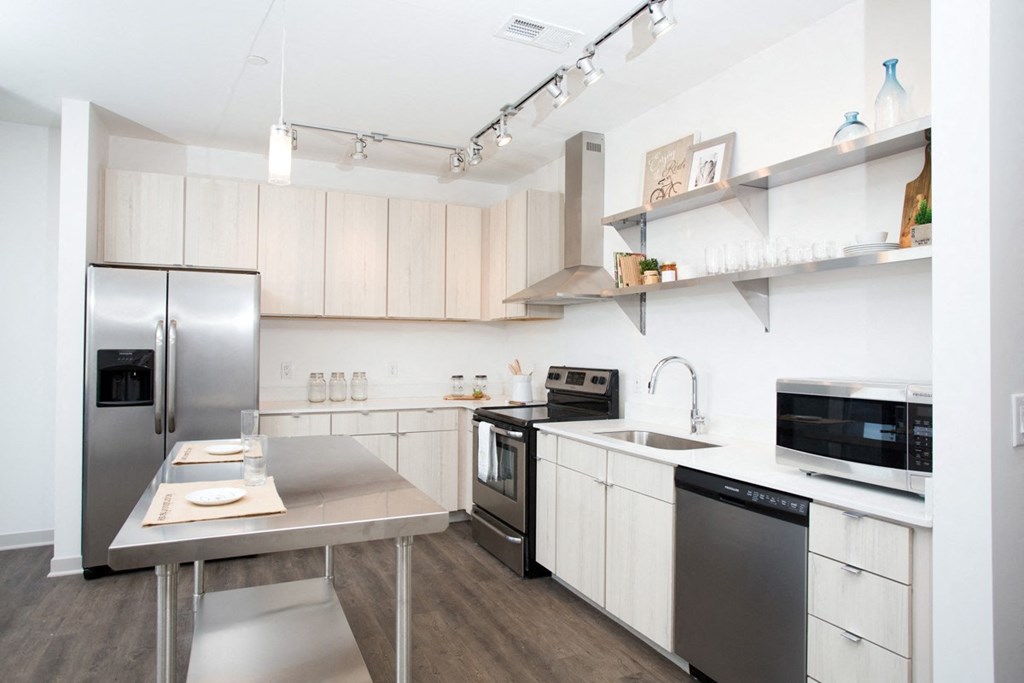 kitchen in apartment at 747 Apartments, Indianapolis, IN, 46202