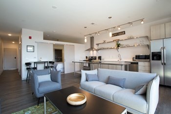 living room in apartment - Photo Gallery 5